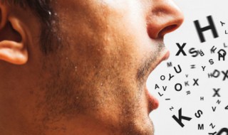 踢足球英语怎么说（和他们一起踢足球英语怎么说）