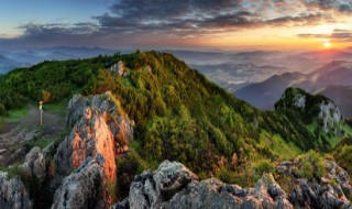 爬山用英语怎么说 爬山用英语怎么说短语