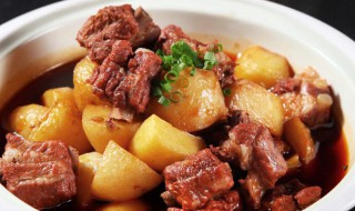 土豆焖仔排怎么做（土豆炖仔排怎么做）