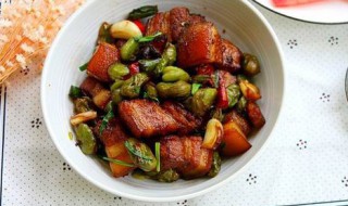 香辣蚕豆烧鸡肉怎么做（蚕豆可以烧鸡肉吗）