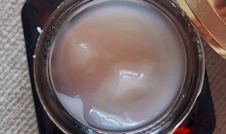 眼胶和眼霜的区别是什么 眼胶和眼霜一样吗