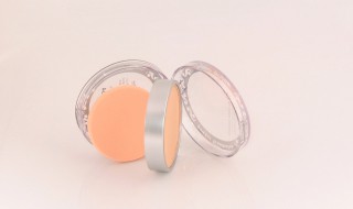 用了粉底液还用粉饼吗（用了粉底液还要用粉饼吗）