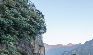 白天除草晚上搓麻线是什么诗（白天除草晚上搓麻线是哪首诗）