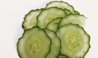 黄瓜敷脸有什么功效（黄瓜敷脸有什么功效要多久）