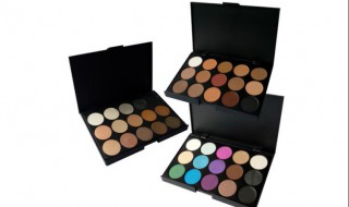 珠光眼影如何卸干净(眼影珠光洗不掉)