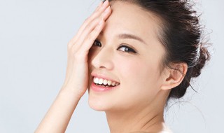 润肤水可以涂抹眼部吗 润肤水可以涂抹眼部吗视频