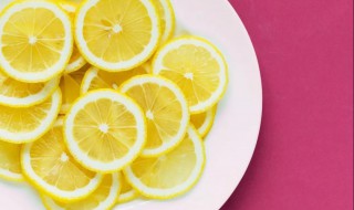 柠檬水可以替代洗面奶吗 柠檬水洗脸还用洗面奶吗