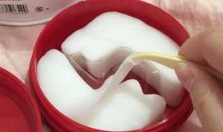 先用眼膜还是先擦水乳 先擦水乳还是先敷眼膜