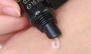 面霜和乳液有什么不同（面霜和乳液有什么不一样）