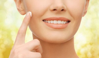 涂抹水乳的正确手法（怎么涂水乳手法）