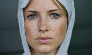 皮肤暗沉发黄用什么洗面奶好（皮肤暗沉发黄用什么洗面奶好点）