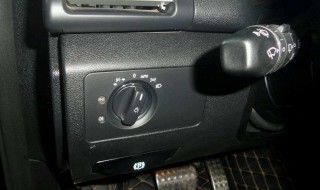 奔驰r350大灯更换灯泡教程(奔驰r350大灯更换灯泡教程)