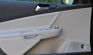 迈腾车行驶中车门怎么还能打开 迈腾的车门行驶中还能打开