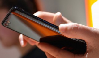 手机黑屏按键亮怎么办（手机按键黑屏怎么回事）