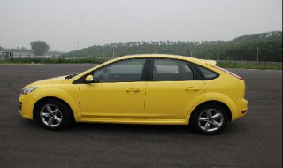 经典福克斯倒车灯电源线是什么颜色（经典福克斯倒车灯线路）