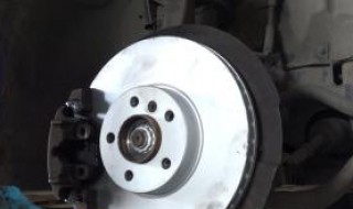 宝马530Li更换后刹车片后如何复位 需要注意什么