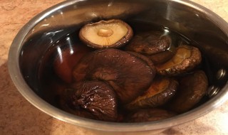 香菇干泡了多久不能吃（干香菇泡多久就不能吃了）