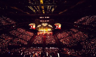 我为你撑着伞你躲在我怀中是什么歌（我为你撑着伞你躲在我怀中是什么歌）