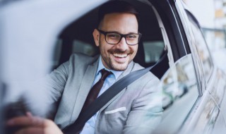 高速开车转弯最好的技巧 高速开车转弯最好的技巧是