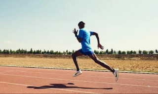训练800米跑步的技巧(800米跑步小技巧)