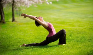 瑜伽小球正确使用方法 瑜伽球小球怎么用