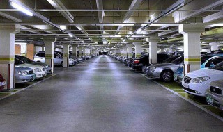 地下车库停车入库技巧 地下停车场入库技巧