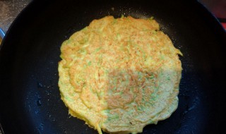 西葫芦鸡蛋饼的做法 西葫芦鸡蛋饼的做法大全图解窍门