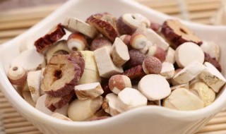 芡实莲子的功效与作用（红豆薏米茯苓芡实莲子的功效与作用）