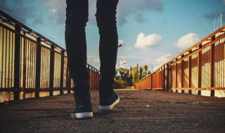 人生哲理的句子经典短句英语（人生哲理英文短句子）