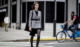 超短裙搭配（超短裙搭配什么上衣冬季）