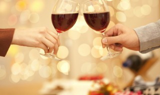 红酒有什么功效与作用（红酒的功效与作用?）