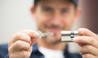 防盗门换锁怎么换 防盗门换锁换锁芯