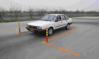 倒车入库方向盘打法口诀（倒车入库方向盘打法口诀,倒车入库怎么打方向盘?）