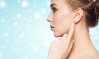 耳朵进了小飞虫怎么办 耳朵进了小飞虫怎么办用酒还是油