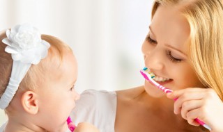 如何正确用盐刷牙 如何用盐水刷牙