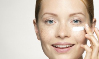 眼霜的正确使用方法与技巧 眼霜的正确使用方法与技巧视频