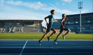 正确的慢跑跑步姿势 正确的慢跑跑步姿势脚跟