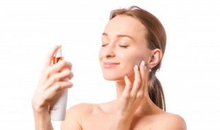 如何正确护肤（油性肌肤痘痘该如何正确护肤）