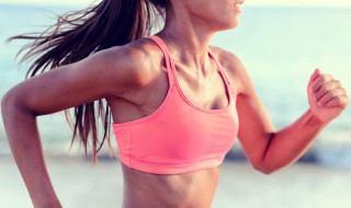 正确的长跑技巧（正确的长跑技巧有哪些）