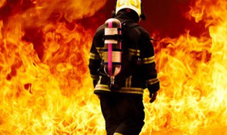 发生火灾时如何正确逃生（发生火灾时如何正确逃生自救）