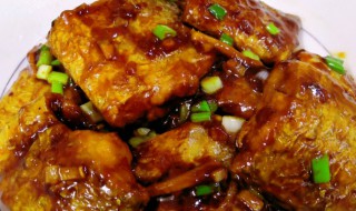 红烧带鱼的简单做法（红烧带鱼的具体做法）