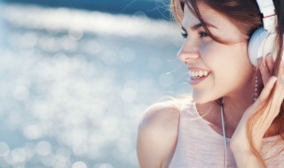 又是九月九歌词（又是九月九歌词是什么意思）