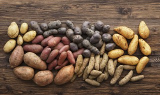 煮土豆皮水染发的方法 土豆皮煮水能染头发吗