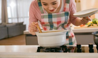 鸡肉蛋花木耳汤怎么做好喝 鸡肉蛋花木耳汤怎么做