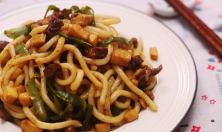牛肉炒乌冬面怎么做 牛肉炒乌冬面怎么做才好吃