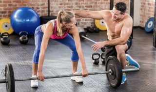 怎么用杠铃减肥方法 怎么用杠铃减肥方法图解