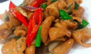 洋葱爆炒肥肠怎么做才好吃 洋葱爆炒肥肠怎么做