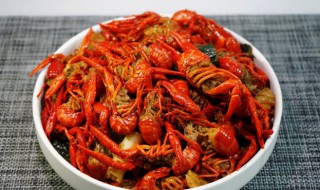 家养小龙虾吃什么食物（家养小龙虾吃什么食物好养活）