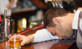 酒喝多了用什么办法解酒最好 酒喝多了什么解酒方法最好
