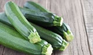 醋溜西葫芦的做法 醋溜西葫芦的做法 西红柿